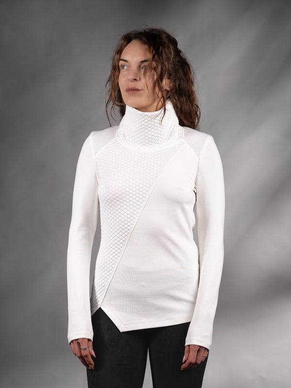 AB-00 Q10 White asymmetrical sweater
