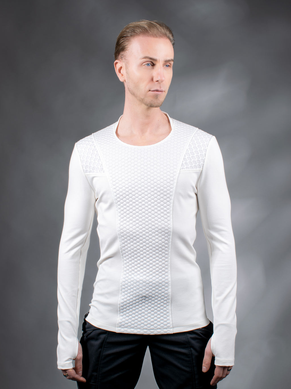 Pull futuriste blanc CC1-00 Q10