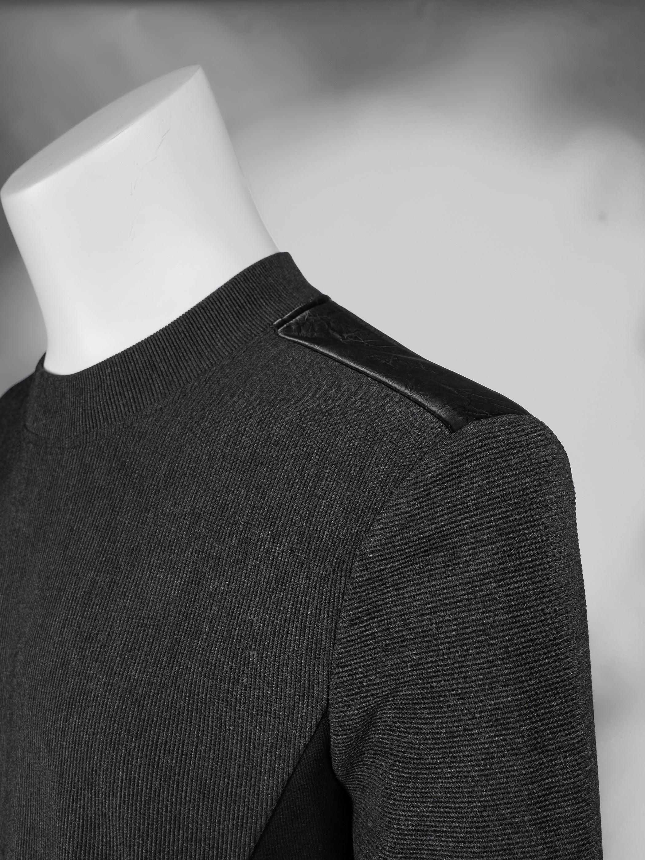 ILM-S Langärmliger schwarzer Pullover