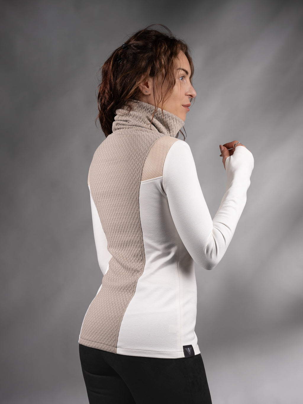 Side view of white and beige turtleneck sweater with thumbhole sleeves – ZOLNAR