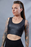 ST-9 Schwarzes Crop-Top aus Kunstleder