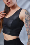 ST-9 Schwarzes Crop-Top aus Kunstleder