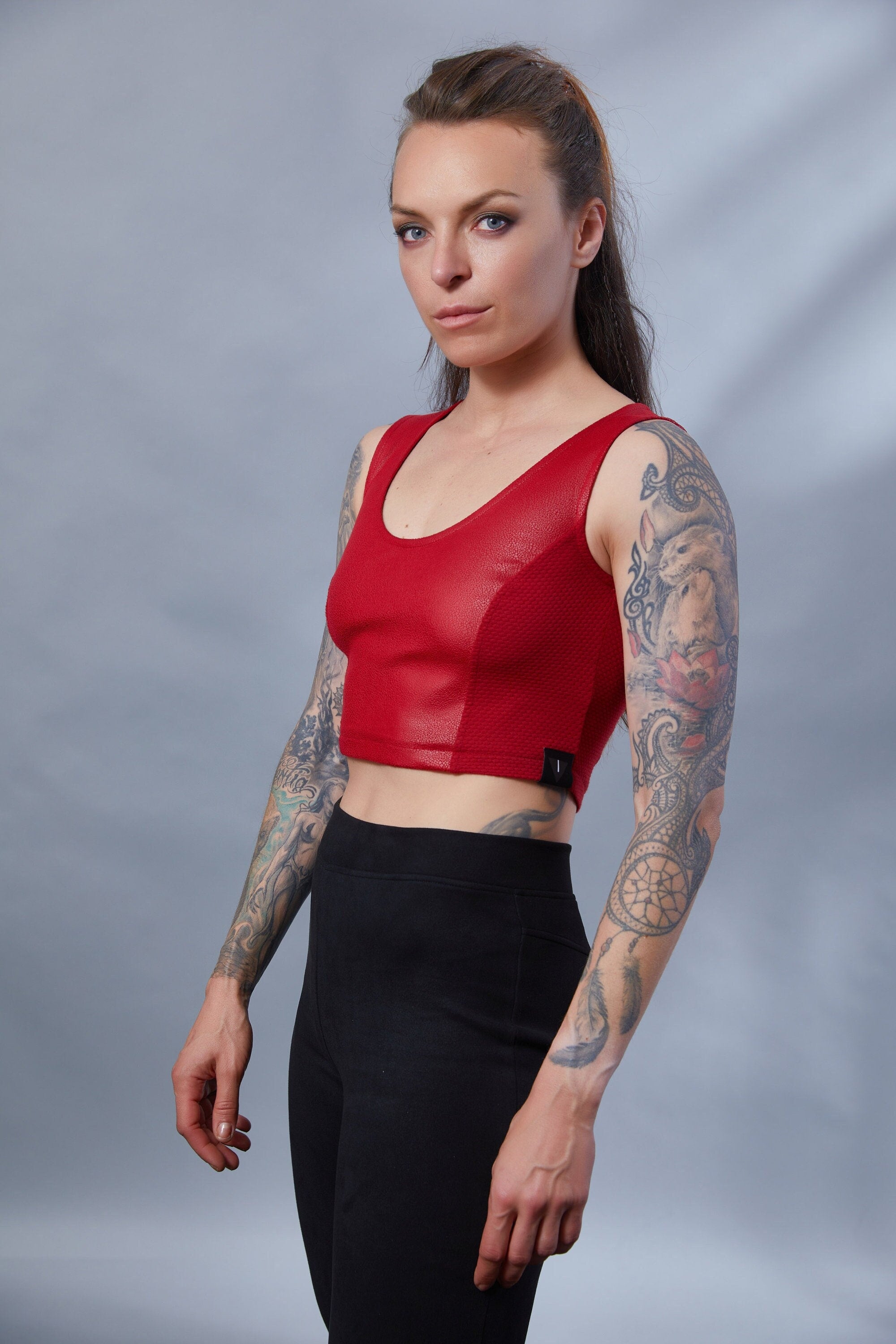 ST-6 Crop top simili cuir rouge