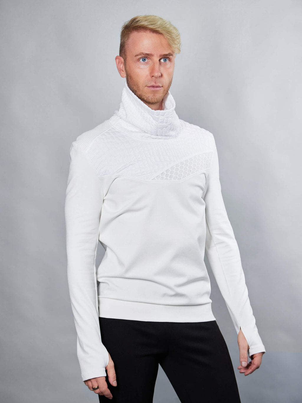 PR-00 Weißer futuristischer Pullover
